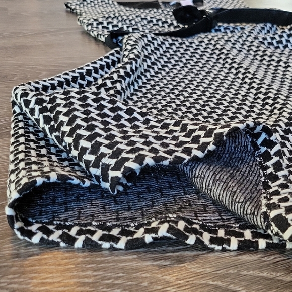 Candie's Black & White Chic Dress - Picture 4 of 5